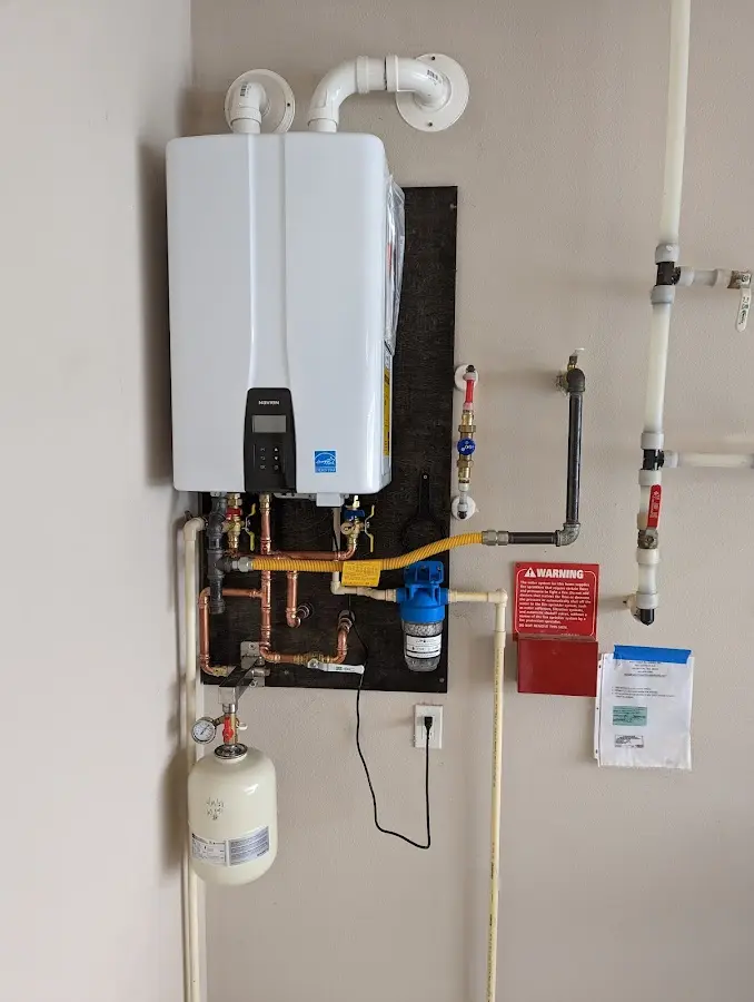 Professional plumber installing copper piping in a Los Ranchos de Albuquerque home